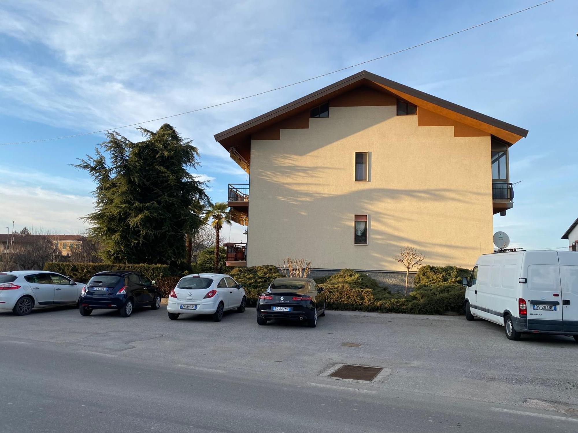 Elegante Appartamento Tre Amis - Doppio Garage & Free Wifi - Ac Centallo Exterior photo